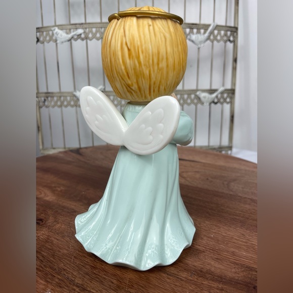 Hallmark porcelain Angel Figurine. - Picture 7 of 11